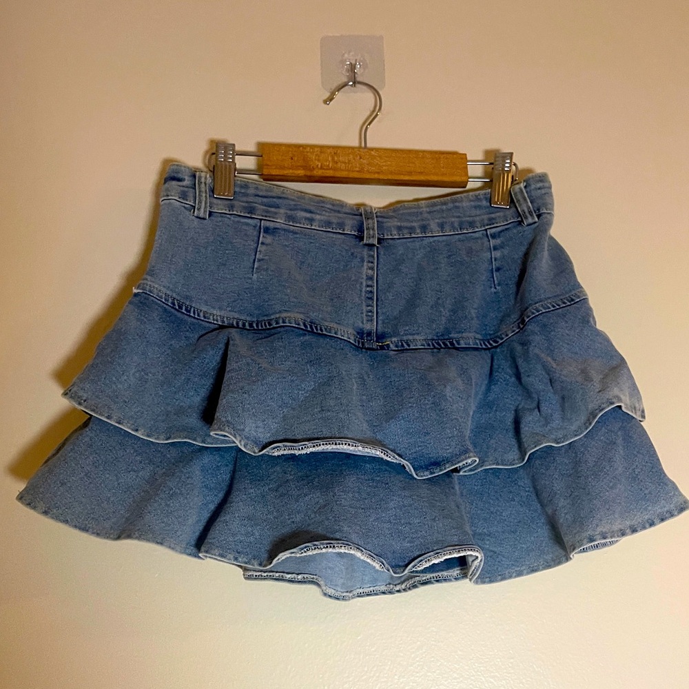 Juniors Denim Skort Size Large Blue Short Tiered Mini Ruffled Bottom - Picture 3 of 8